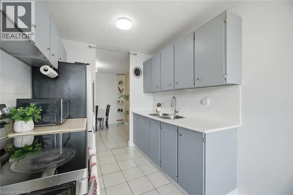 4 KINGS CROSS Road Unit# 303 #303