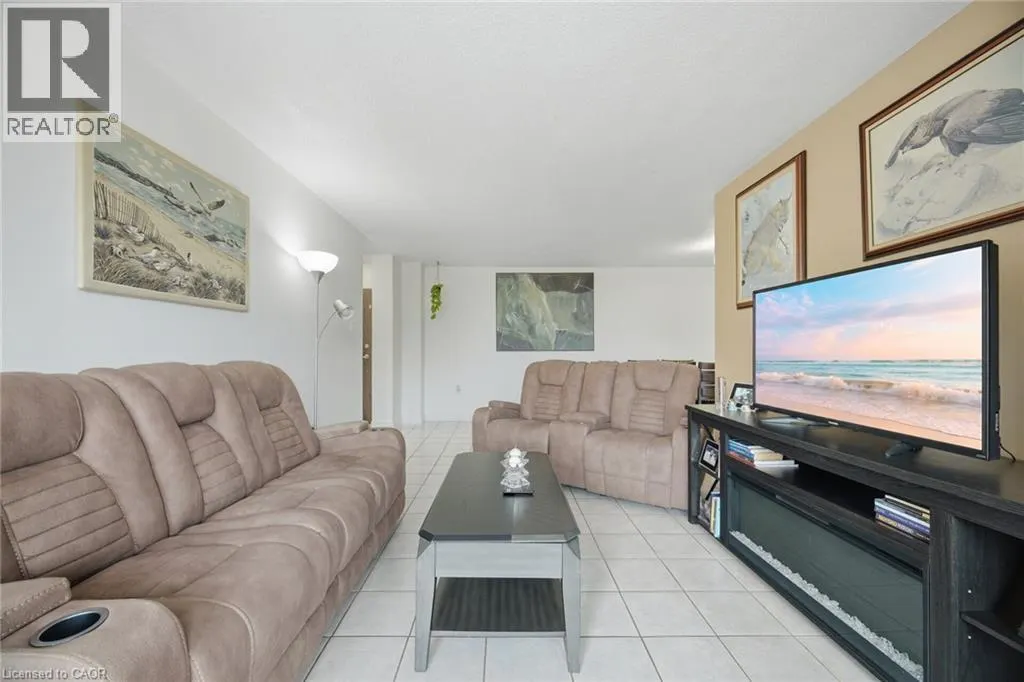 4 KINGS CROSS Road Unit# 303 #303