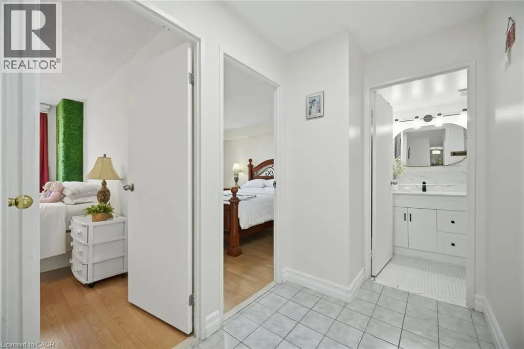 4 KINGS CROSS Road Unit# 303 #303