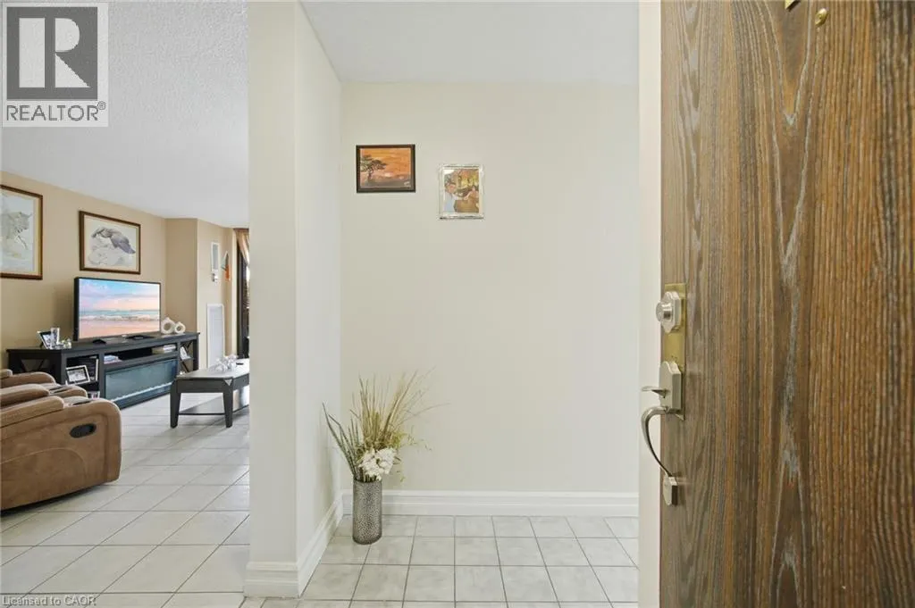 4 KINGS CROSS Road Unit# 303 #303