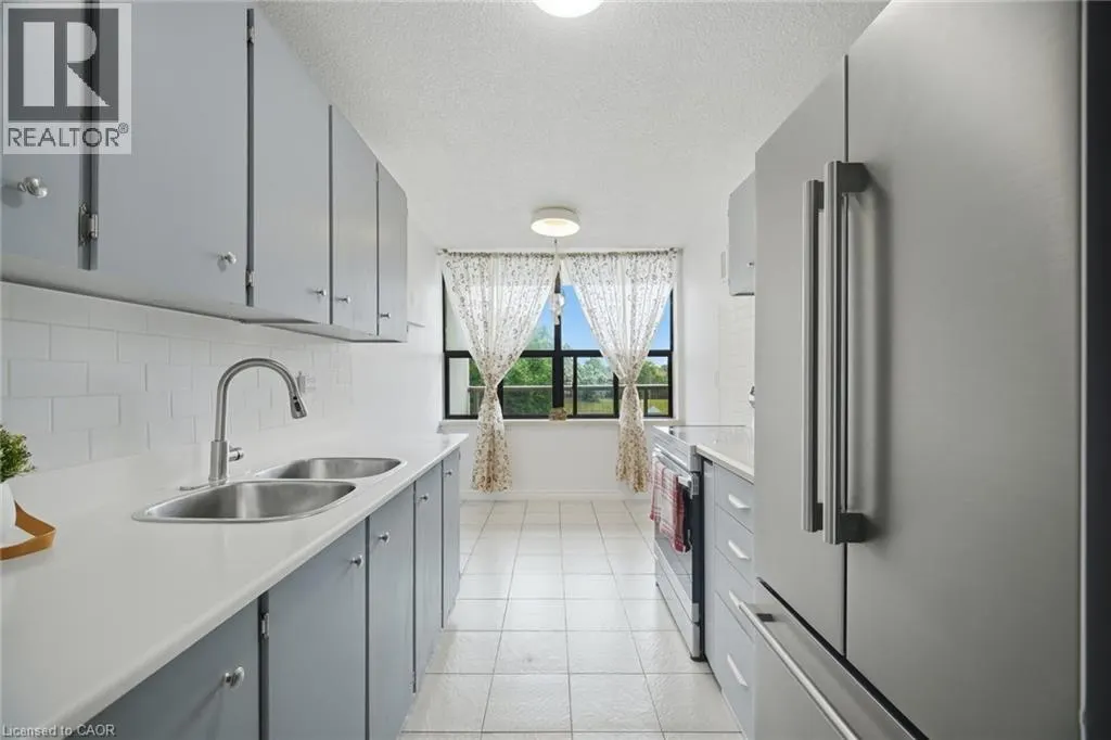 4 KINGS CROSS Road Unit# 303 #303