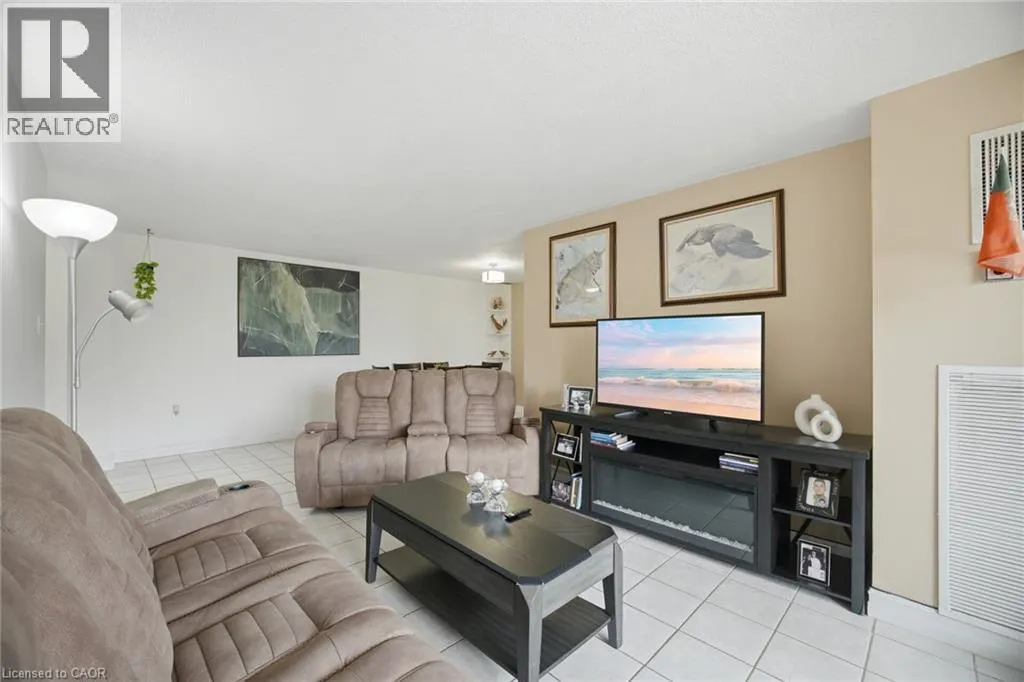 4 KINGS CROSS Road Unit# 303 #303