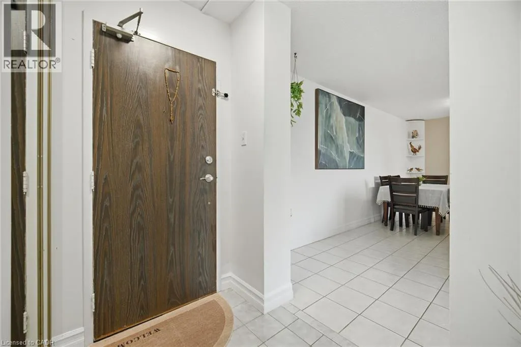 4 KINGS CROSS Road Unit# 303 #303