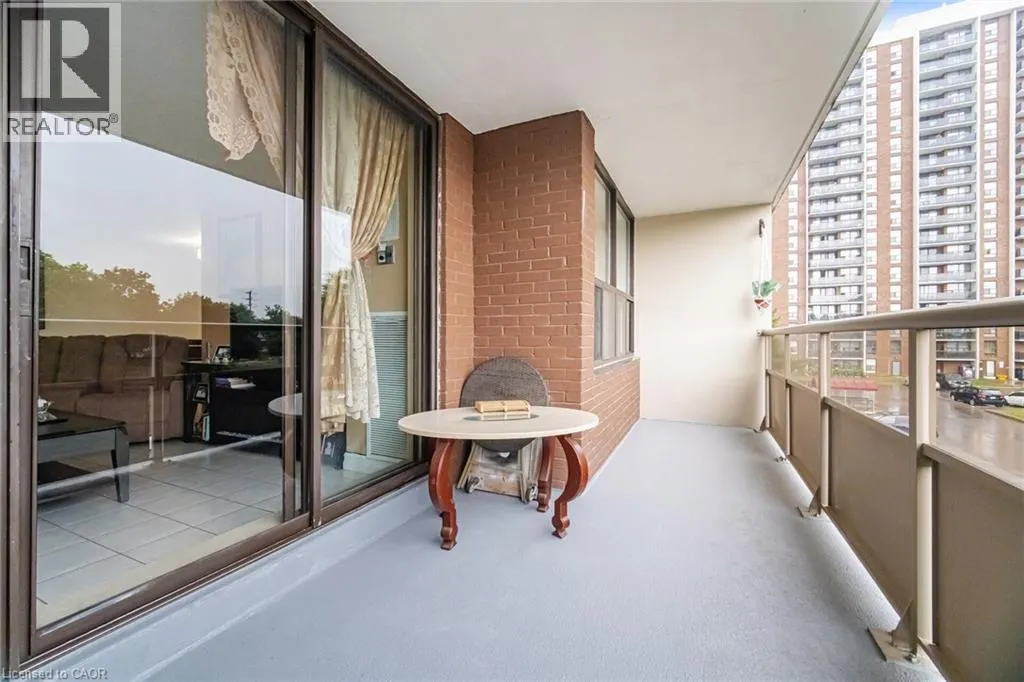 4 KINGS CROSS Road Unit# 303 #303