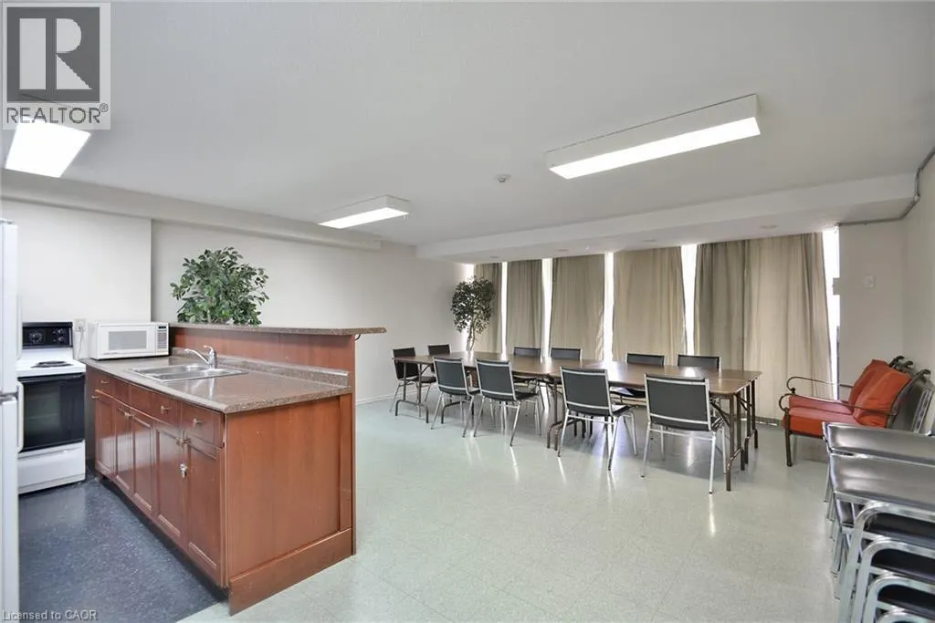 4 KINGS CROSS Road Unit# 303 #303