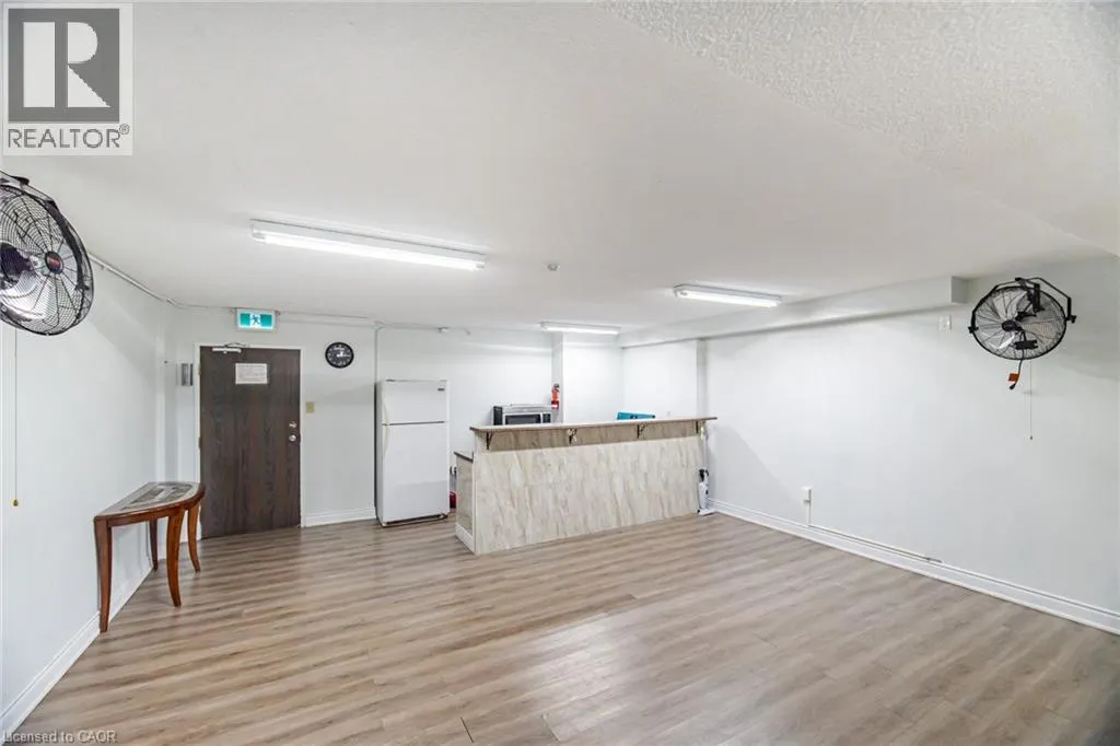 4 KINGS CROSS Road Unit# 303 #303