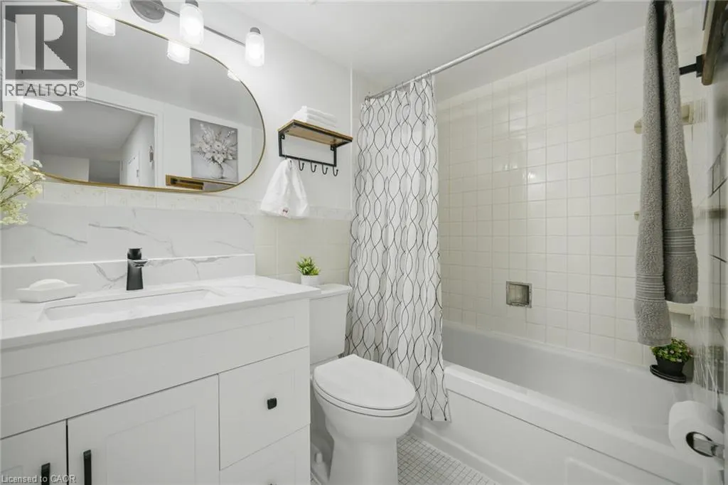 4 KINGS CROSS Road Unit# 303 #303