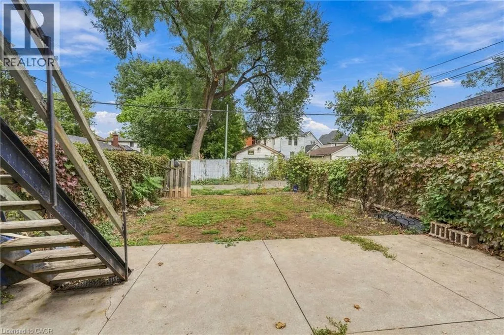 32 OAK Avenue