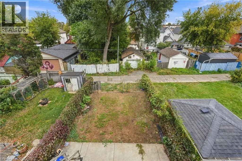32 OAK Avenue