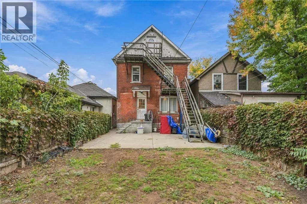 32 OAK Avenue