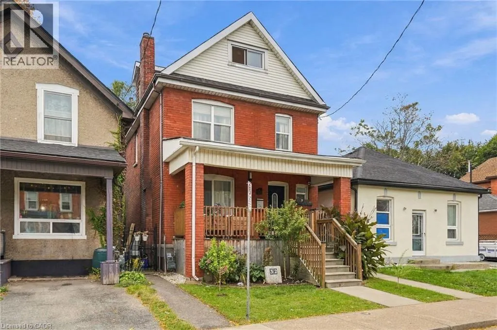 32 OAK Avenue