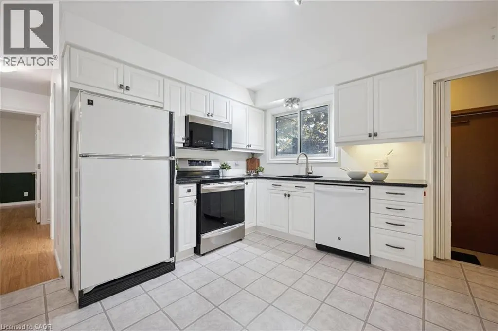 86 LOWER CANADA Crescent