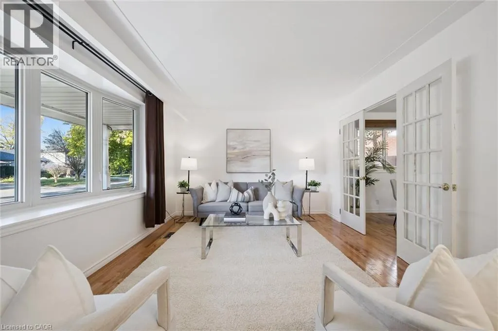 86 LOWER CANADA Crescent