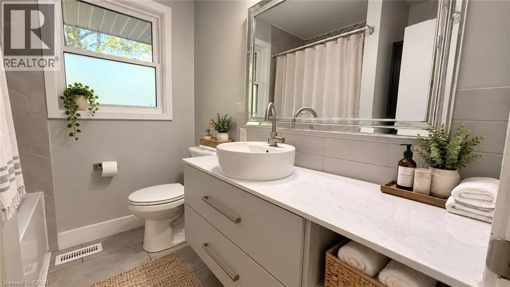 131 KINZIE Avenue Unit# Main Floor #Main Floor