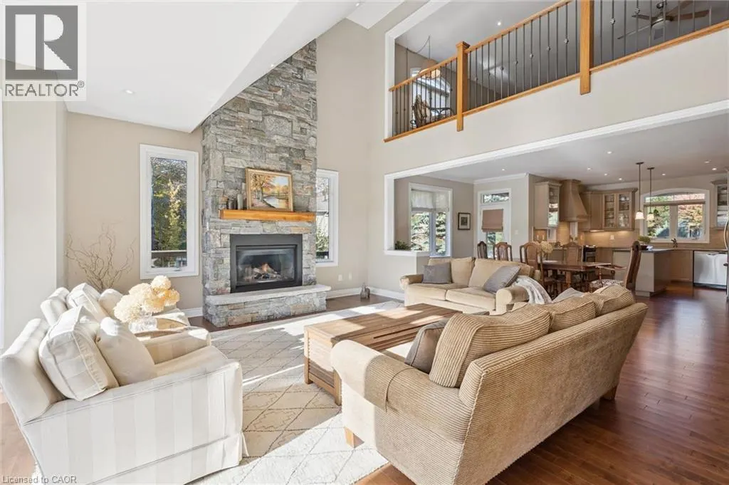 15 BREAKWATER Court