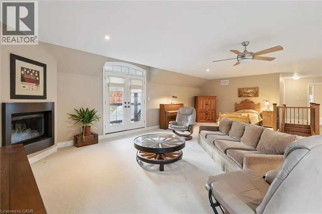 15 BREAKWATER Court
