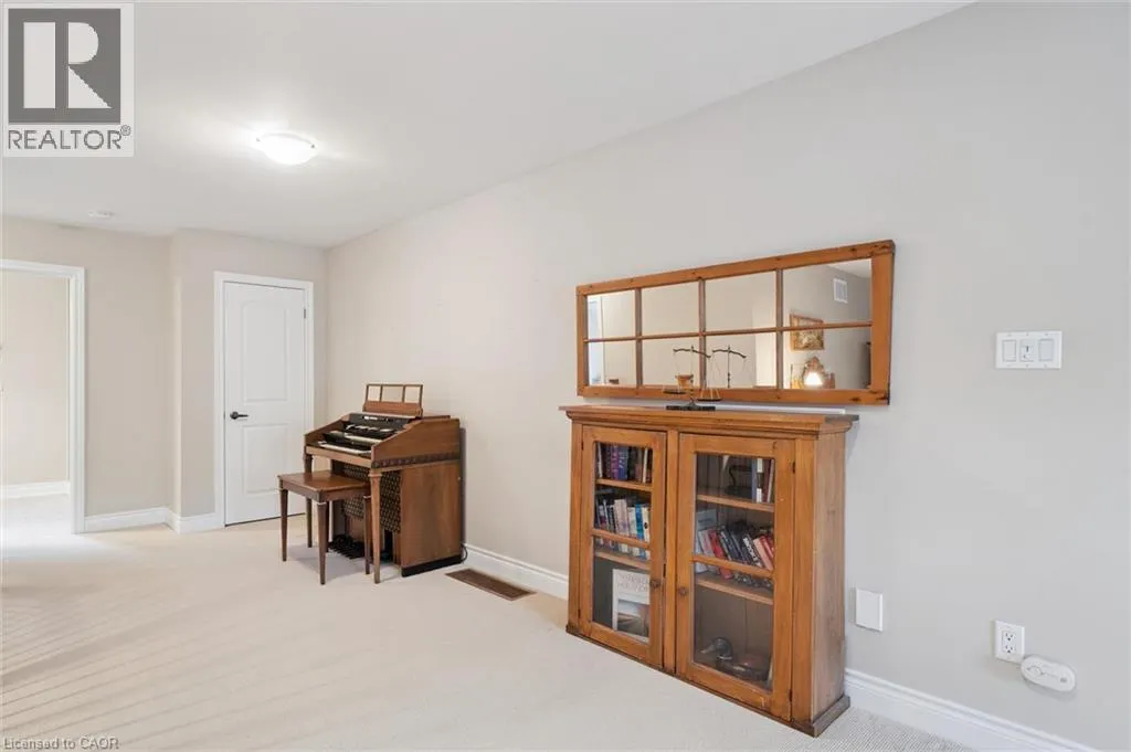 15 BREAKWATER Court