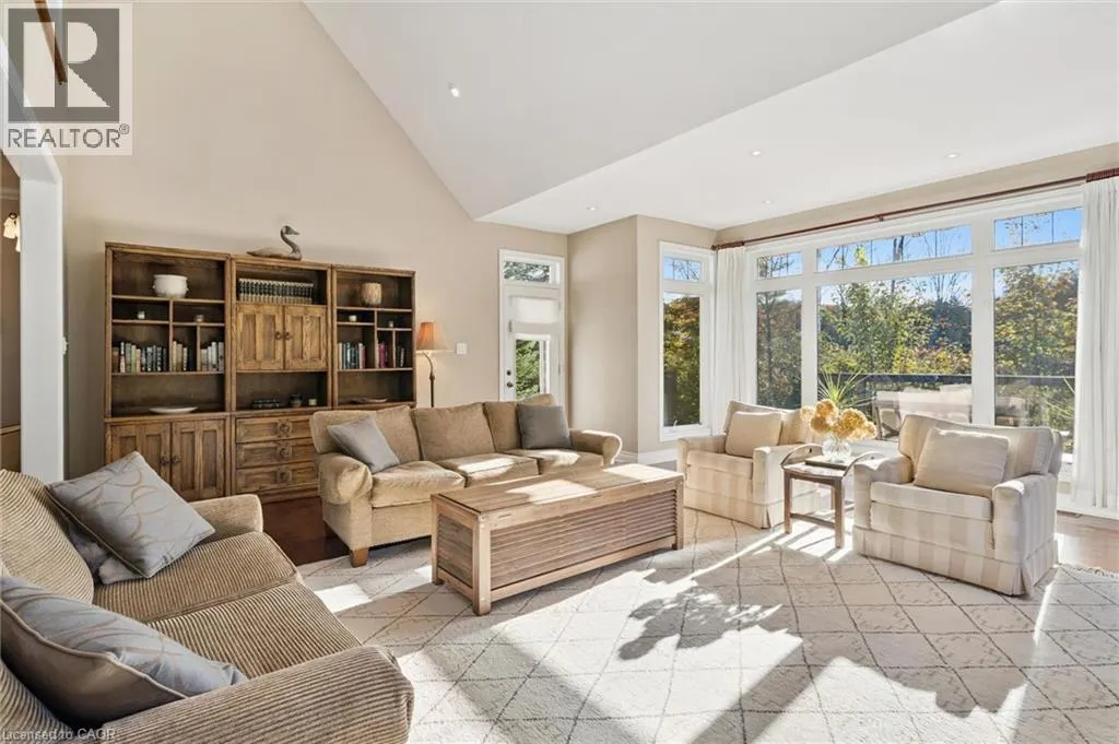 15 BREAKWATER Court