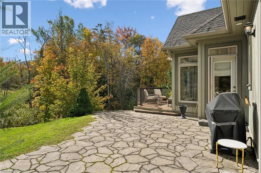 15 BREAKWATER Court