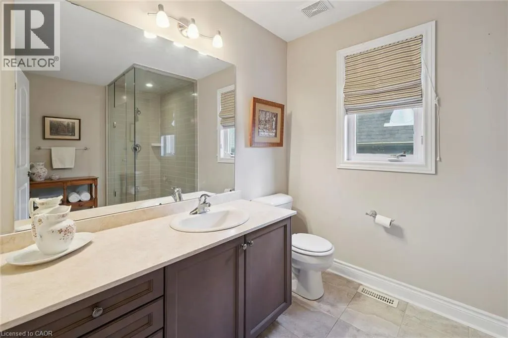 15 BREAKWATER Court