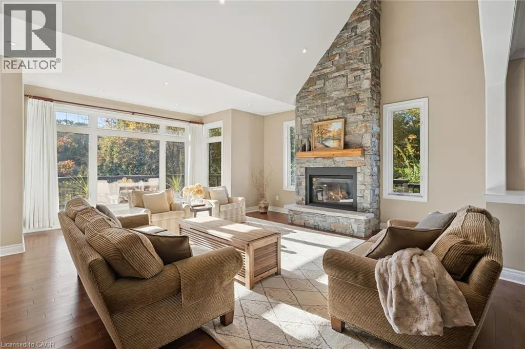 15 BREAKWATER Court