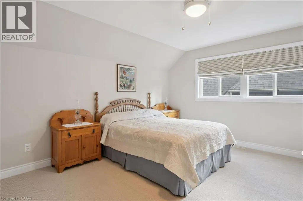 15 BREAKWATER Court