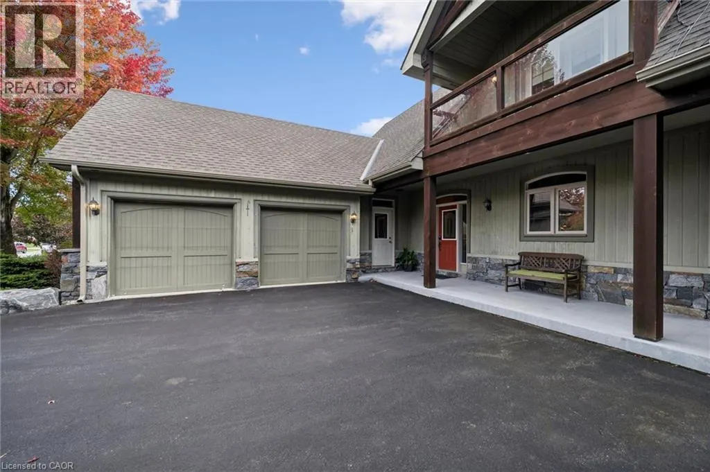 15 BREAKWATER Court