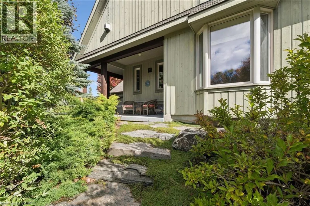 15 BREAKWATER Court