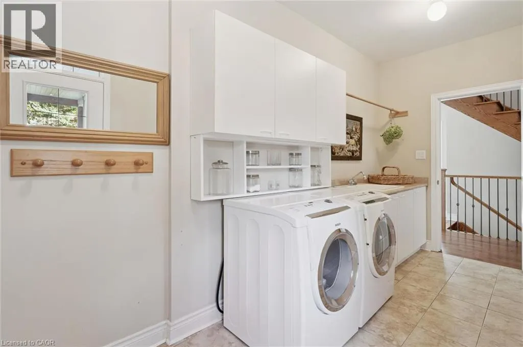15 BREAKWATER Court