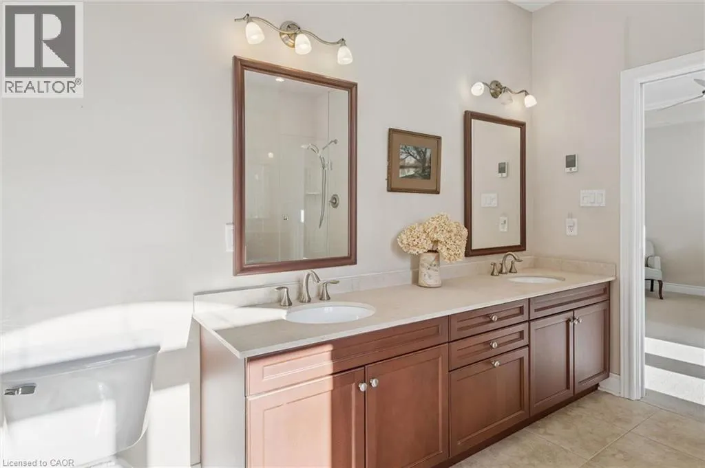 15 BREAKWATER Court