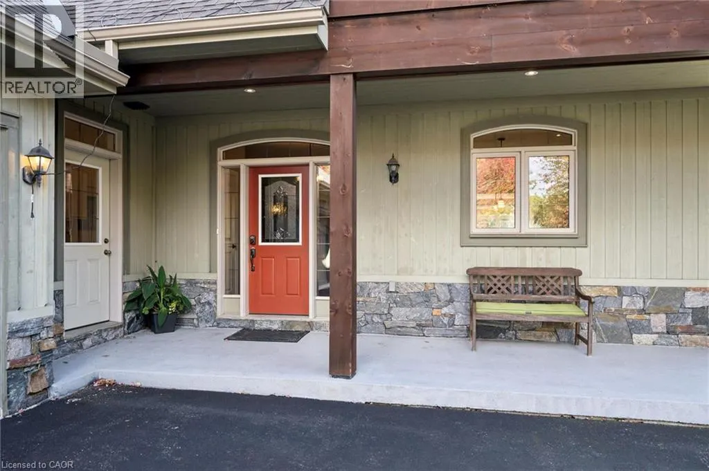 15 BREAKWATER Court