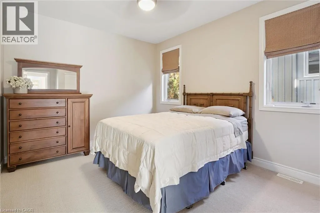 15 BREAKWATER Court