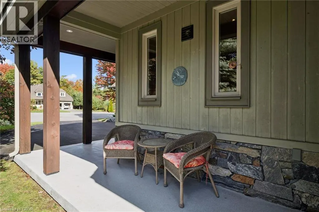 15 BREAKWATER Court