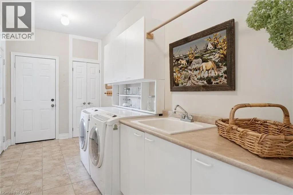 15 BREAKWATER Court
