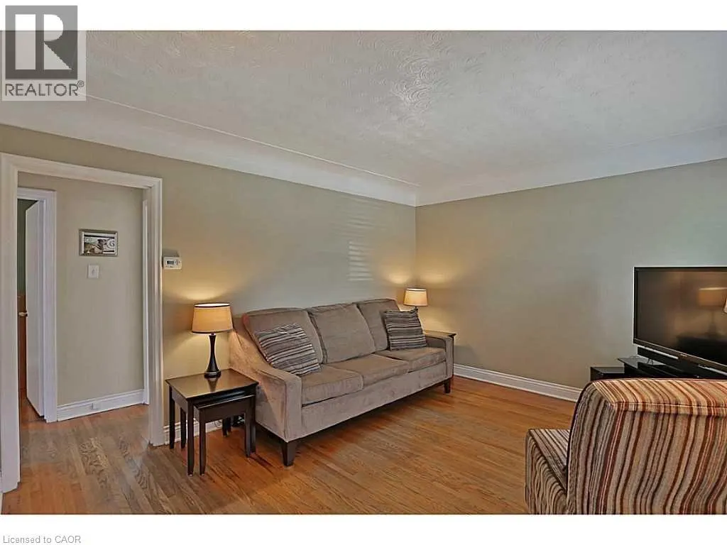 606 BRUCEDALE Avenue E Unit# Upper Lvl #Upper Lvl