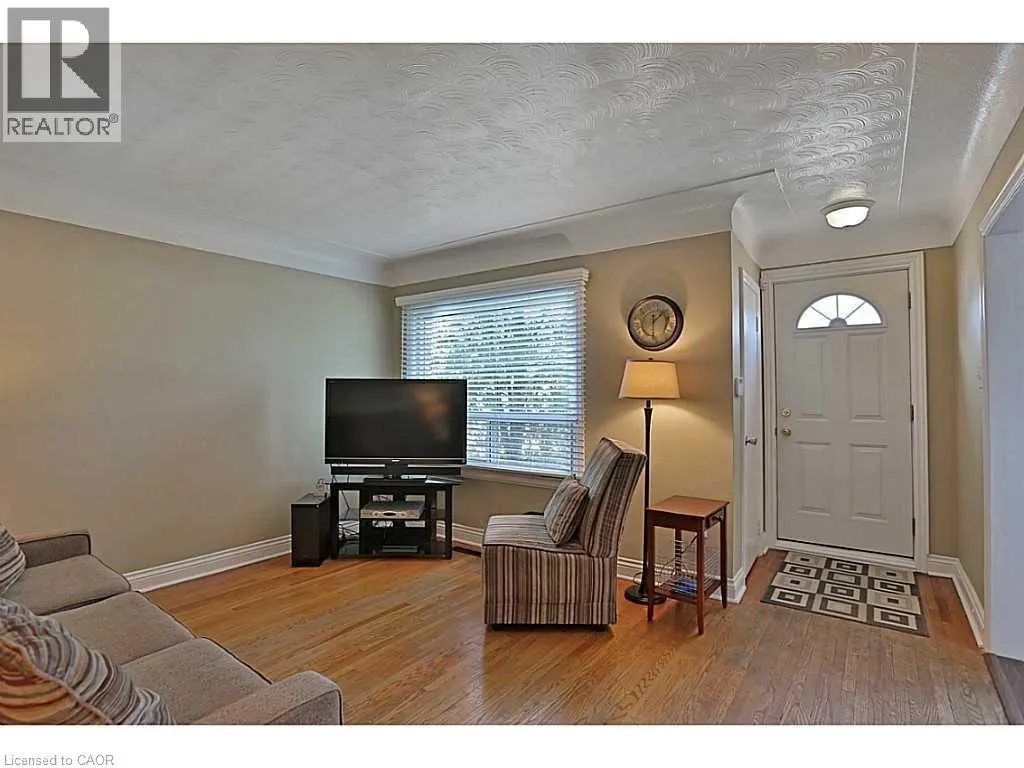606 BRUCEDALE Avenue E Unit# Upper Lvl #Upper Lvl