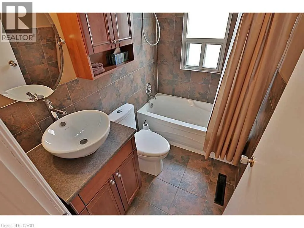 606 BRUCEDALE Avenue E Unit# Upper Lvl #Upper Lvl