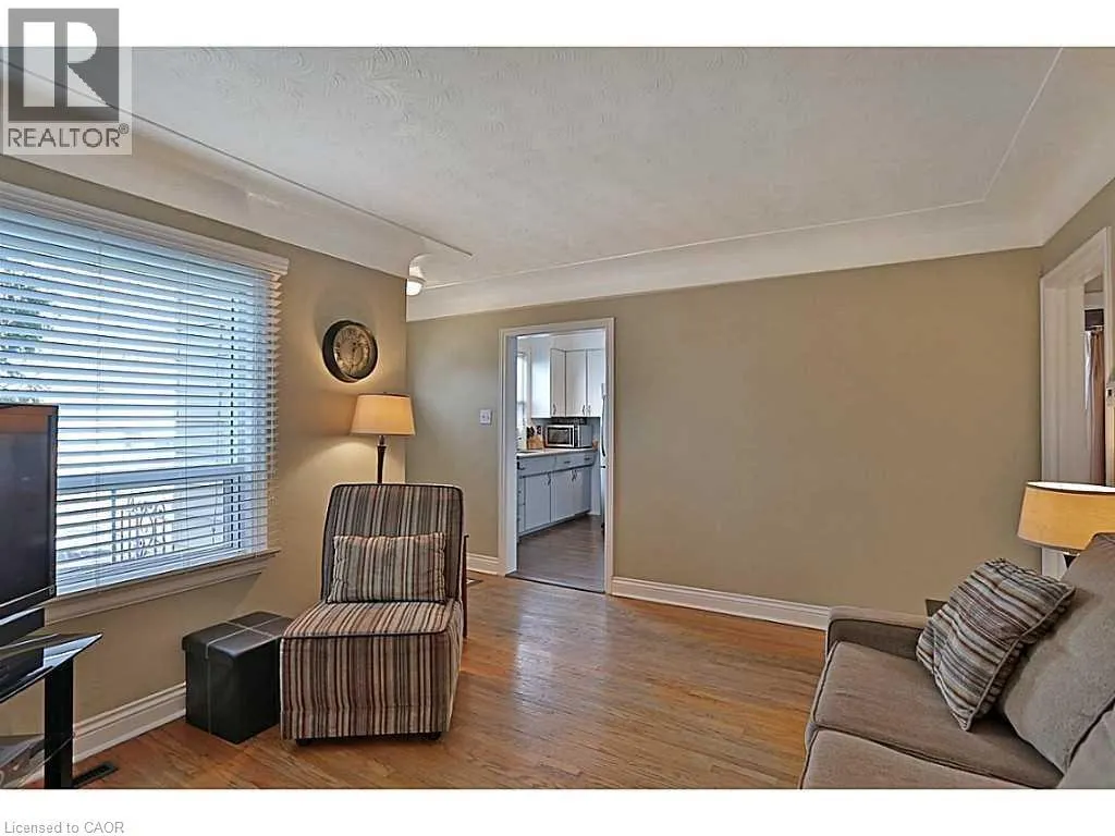 606 BRUCEDALE Avenue E Unit# Upper Lvl #Upper Lvl
