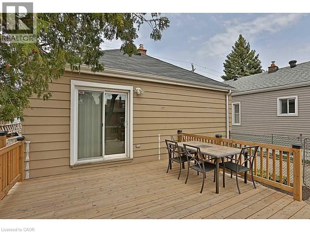 606 BRUCEDALE Avenue E Unit# Upper Lvl #Upper Lvl