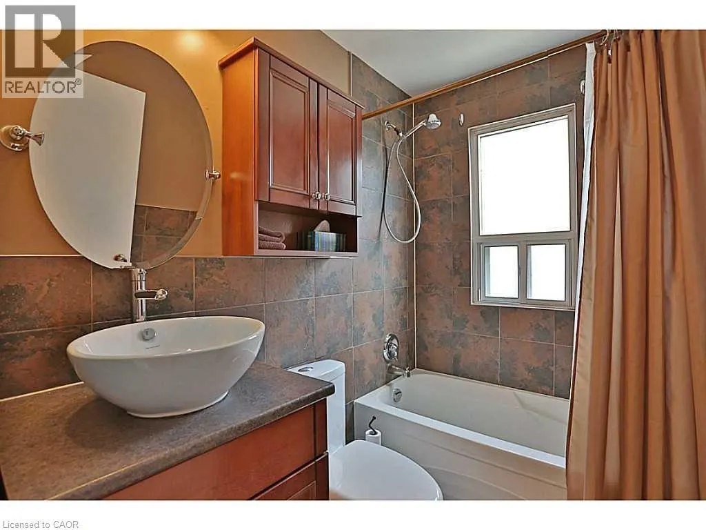 606 BRUCEDALE Avenue E Unit# Upper Lvl #Upper Lvl