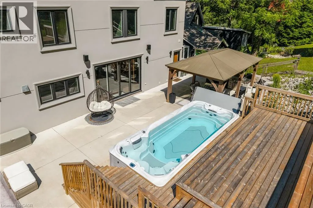 237B MAIN Street W