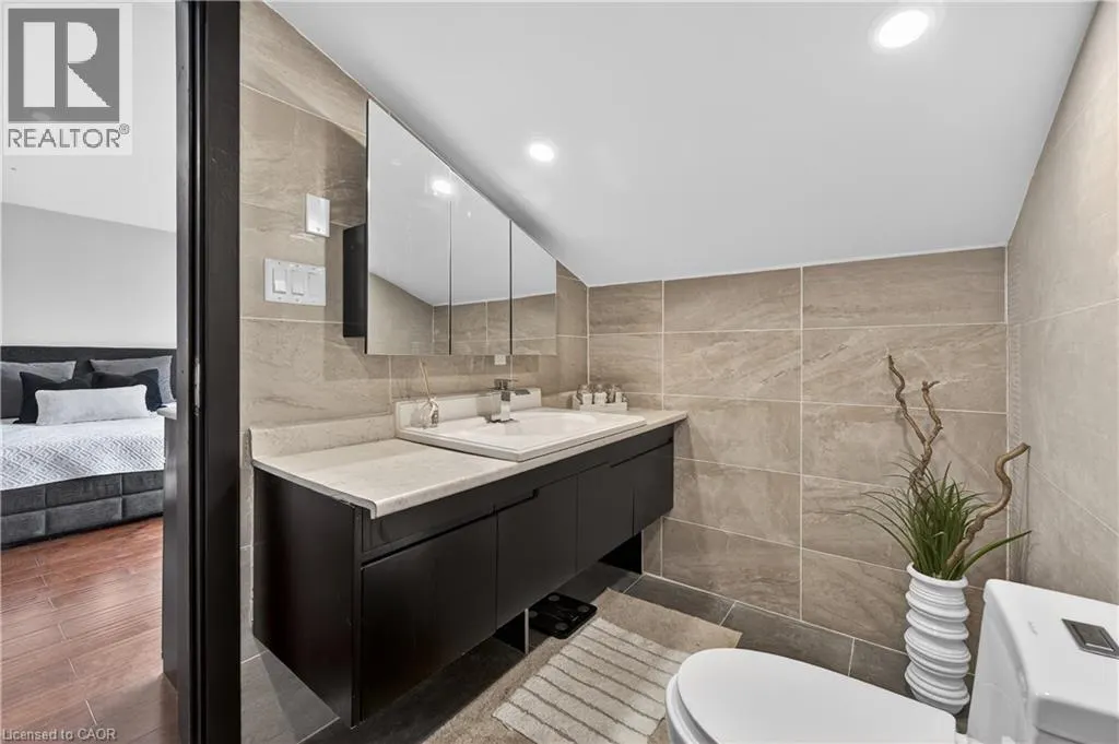 237B MAIN Street W