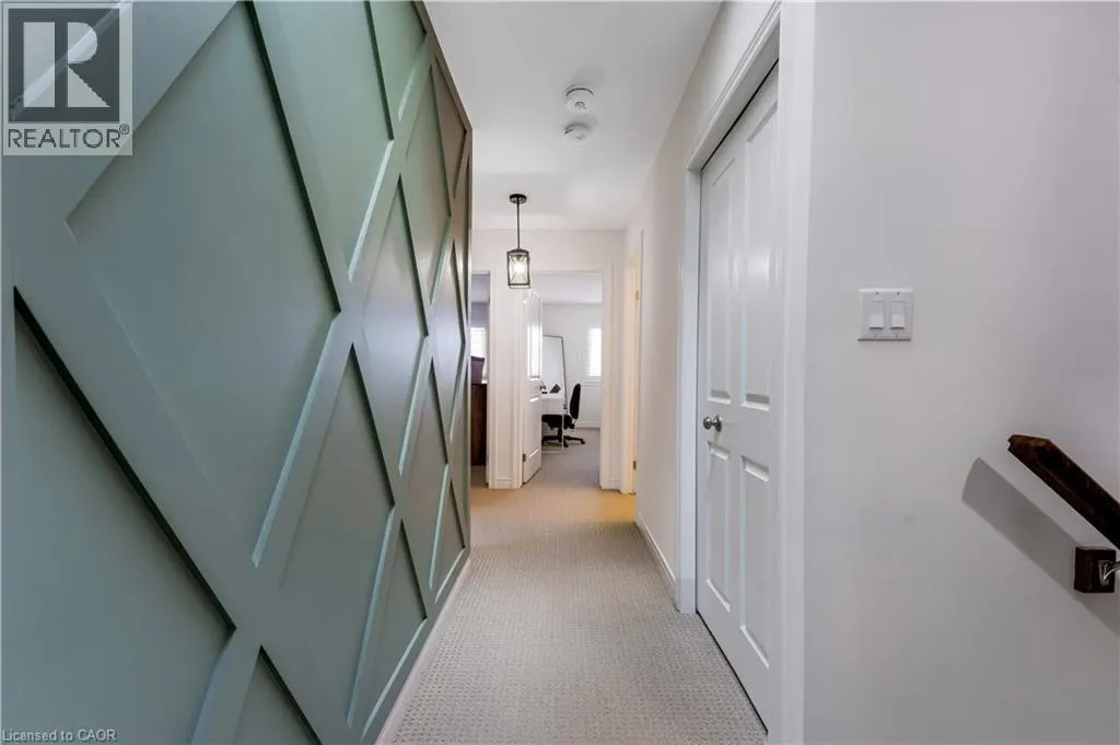 18 CROSSBRIDGE Avenue