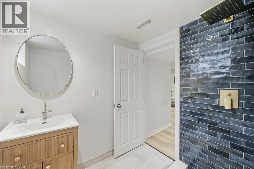 134 FAIRWOOD Place W