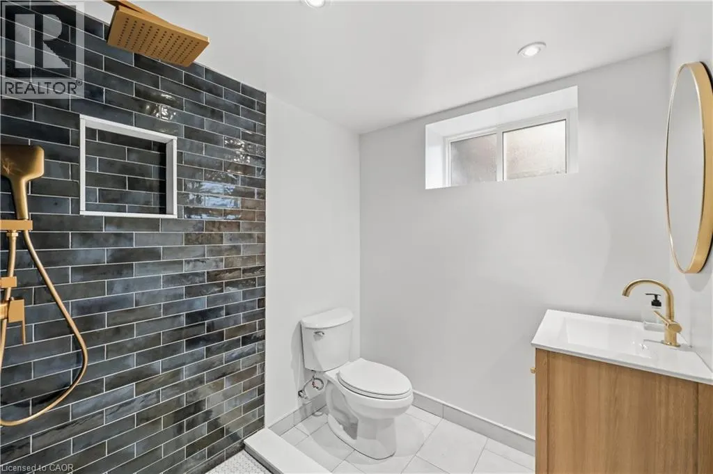 134 FAIRWOOD Place W