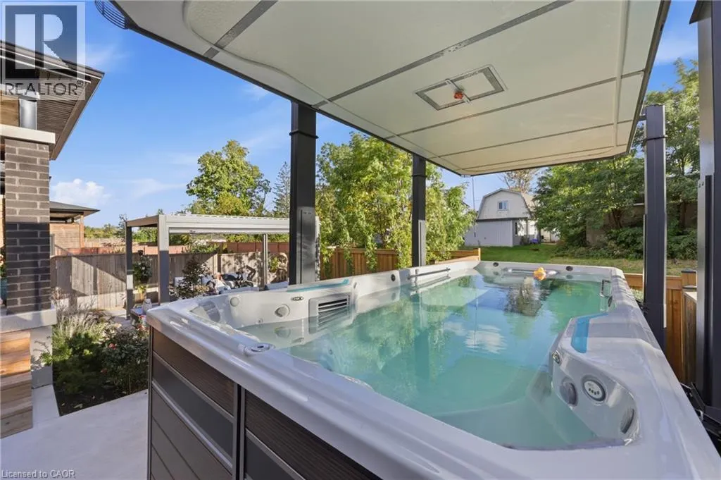 14 BERGENSTEIN Crescent