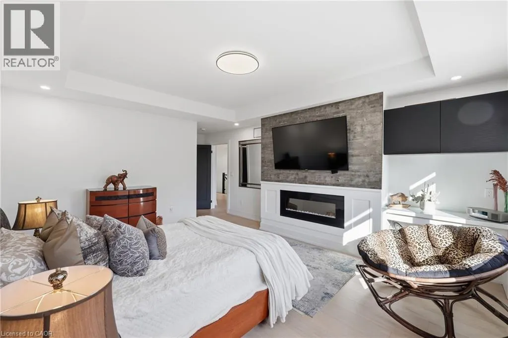 14 BERGENSTEIN Crescent
