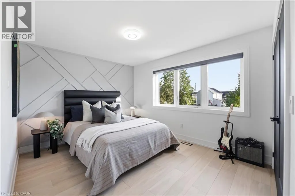 14 BERGENSTEIN Crescent