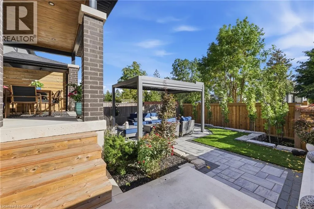 14 BERGENSTEIN Crescent