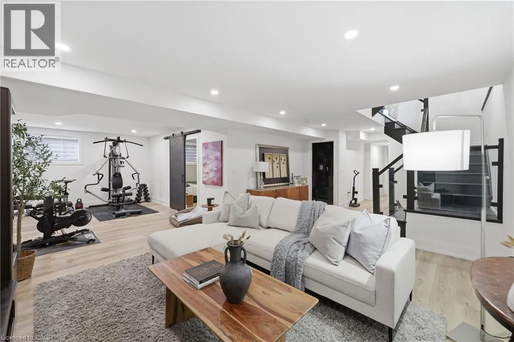 14 BERGENSTEIN Crescent